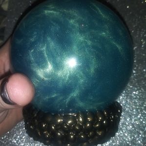 Magic liquid crystal ball